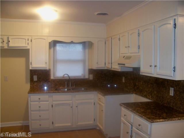 1410 Rotherwood Road Greensboro, NC 27406 - Photo 6 of 12 Kitchen.
