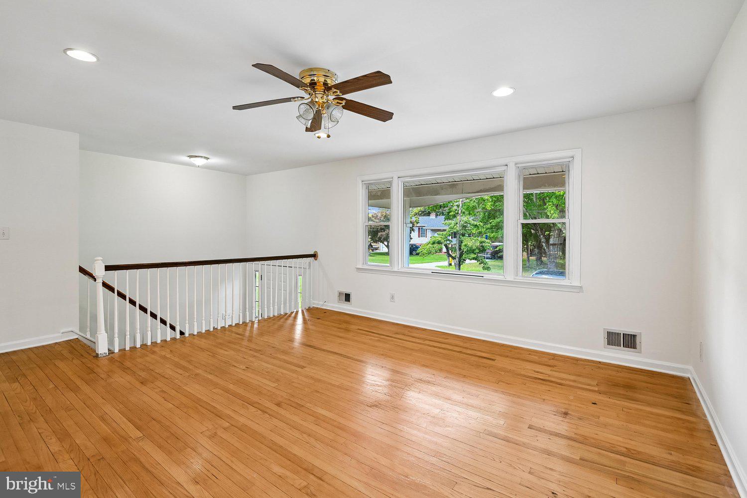 7879 Elizabeth Road Pasadena, MD 21122 - Photo 9 of 36 Living Room