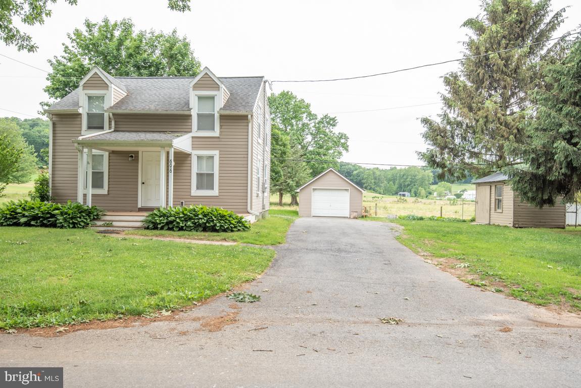 696 Overlys Grove Road New Holland, PA 17557 - Photo 2 of 28 Gallery Image 2