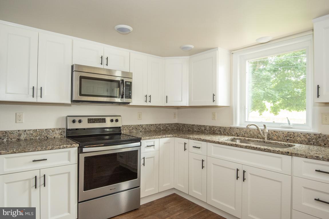 696 Overlys Grove Road New Holland, PA 17557 - Photo 4 of 28 Gallery Image 4