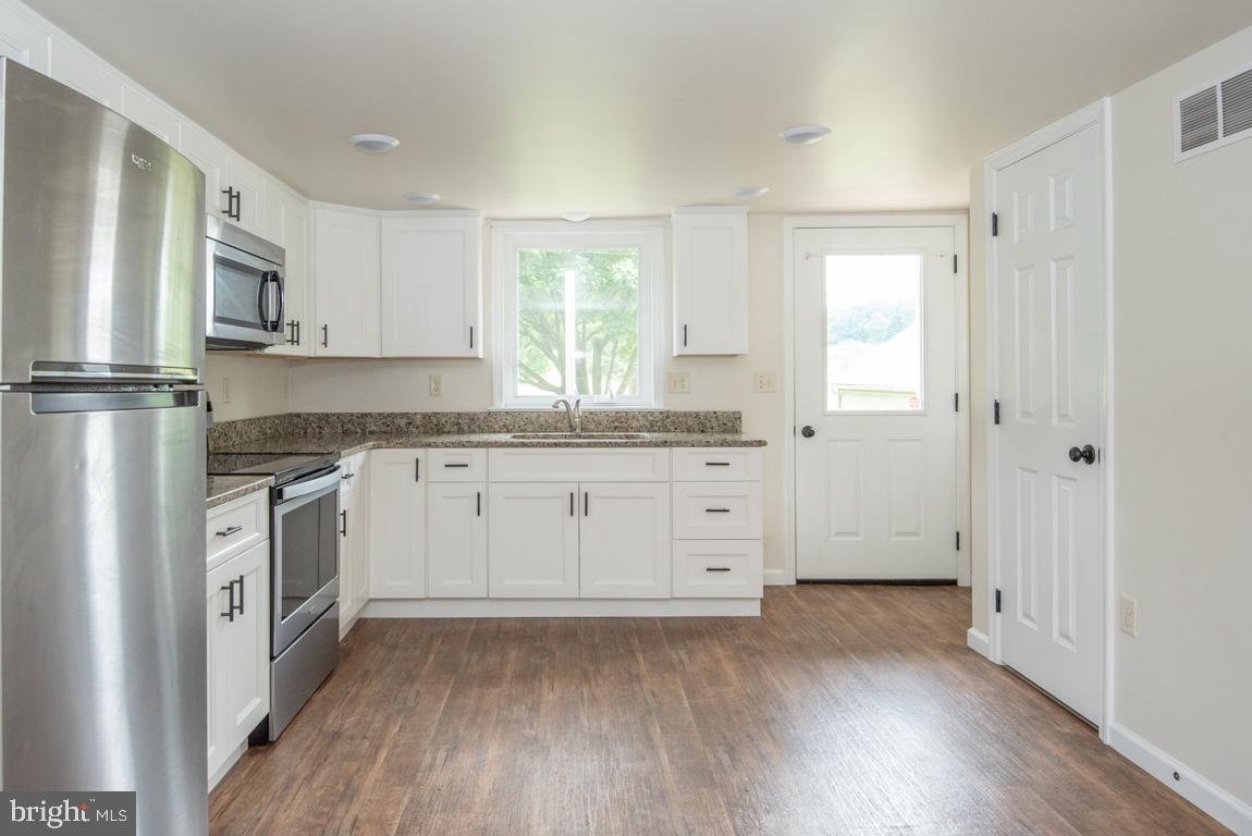 696 Overlys Grove Road New Holland, PA 17557 - Photo 6 of 28 Gallery Image 6