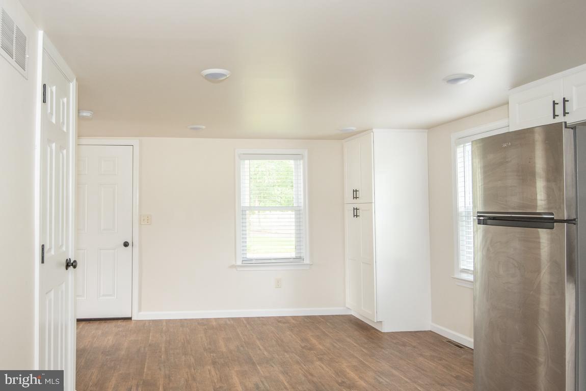 696 Overlys Grove Road New Holland, PA 17557 - Photo 7 of 28 Gallery Image 7