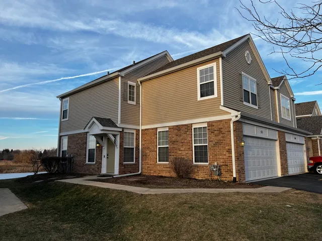 $2,399 | 571 Springbrook Trail North, Unit 571, Oswego, IL 60543
