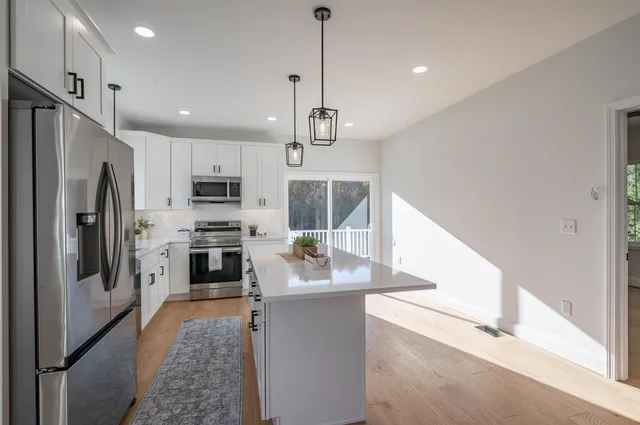 $589,900 | 28 Dalton Drive, Barnstead, NH 03225