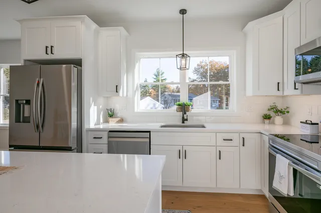 $589,900 | 28 Dalton Drive, Barnstead, NH 03225