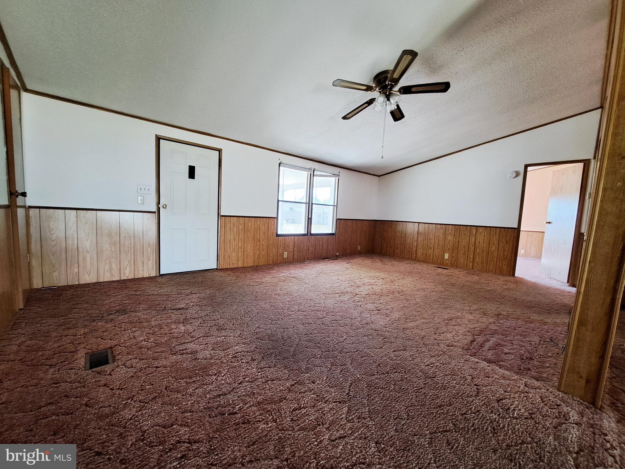 6706 Whiteley Road Hurlock, MD 21643 - Photo 8 of 44 Living room