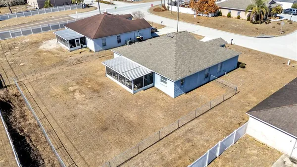 a picture of table and chairs in patio