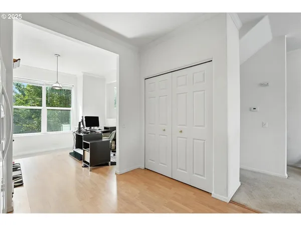 a view of livingroom with furniture