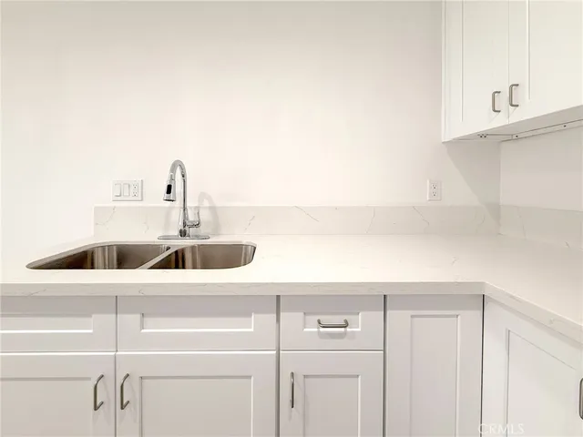 a view of utility room