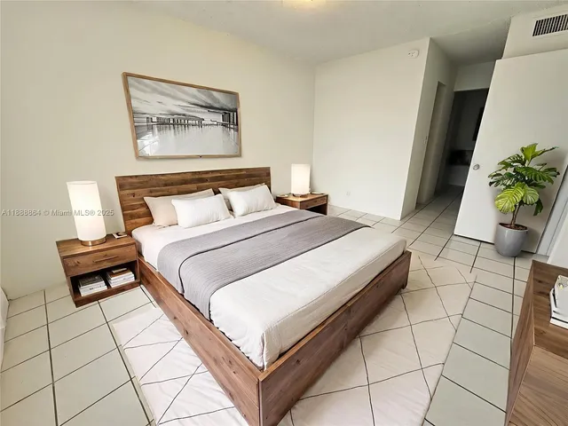 $1,900 | 6961 West 14th Court, Unit 204, Hialeah, FL 33014