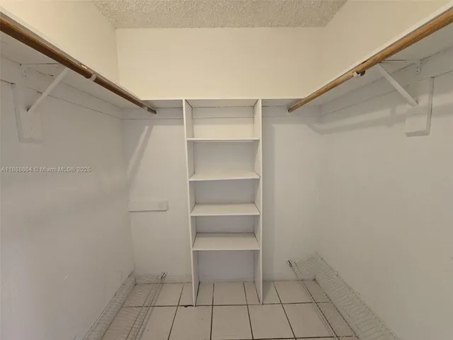 $1,900 | 6961 West 14th Court, Unit 204, Hialeah, FL 33014