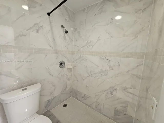 $1,900 | 6961 West 14th Court, Unit 204, Hialeah, FL 33014