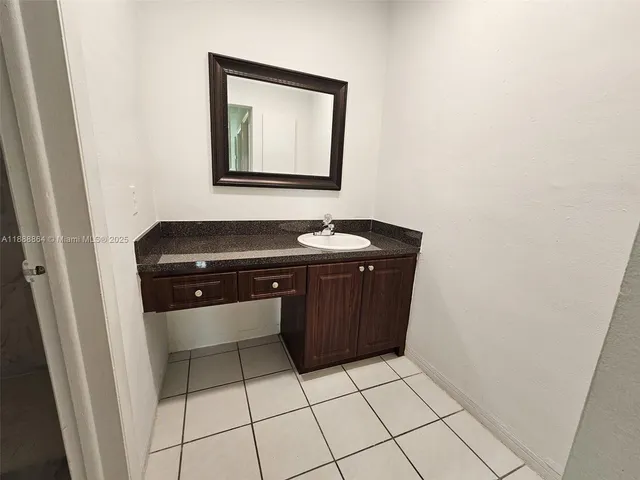 $1,900 | 6961 West 14th Court, Unit 204, Hialeah, FL 33014