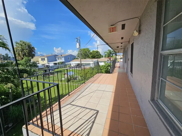 $1,900 | 6961 West 14th Court, Unit 204, Hialeah, FL 33014