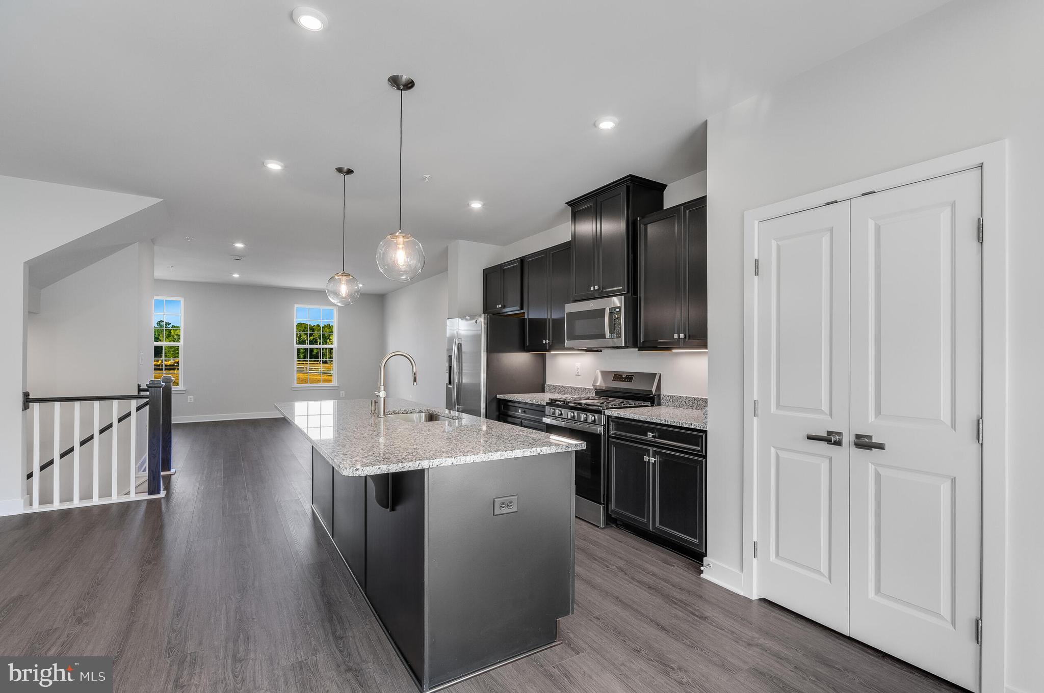 8603 Branch Side Way, Unit B Brandywine, MD 20613 - Photo 6 of 33 KITCHEN W/STAINLESS STEEL APPLIANCES