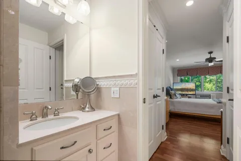 $330,000 | 205 Barry Avenue South, Unit 117, Wayzata, MN 55391