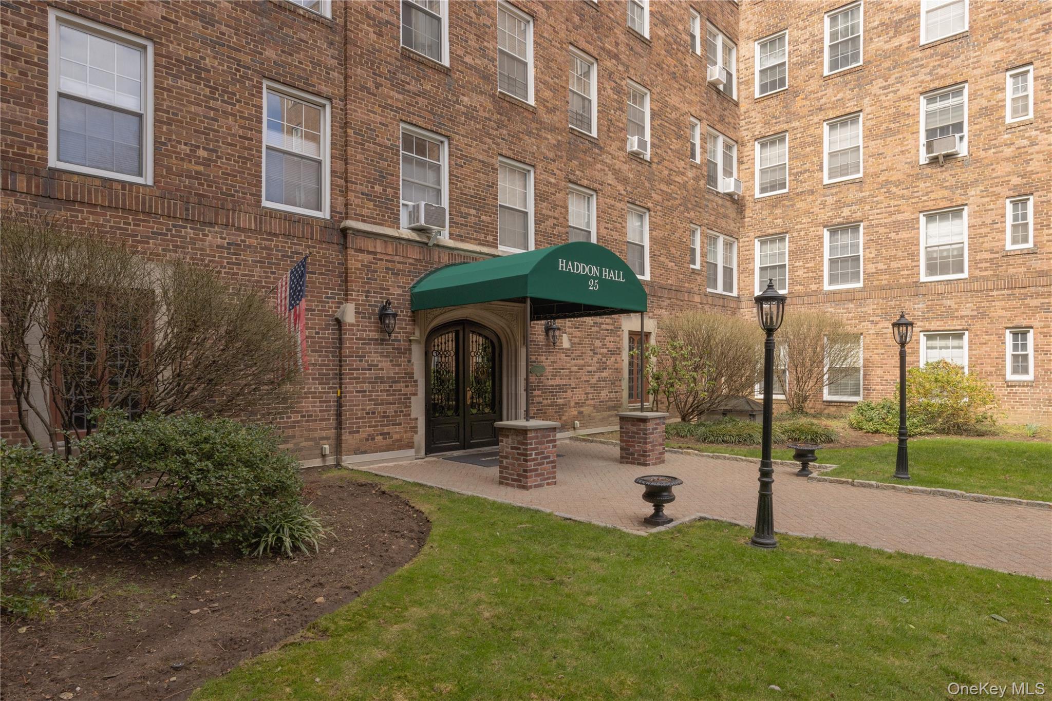 25 Parkview Avenue, Unit 2K Bronxville, NY 10708 - Photo 5 of 26 a view of a building with a backyard