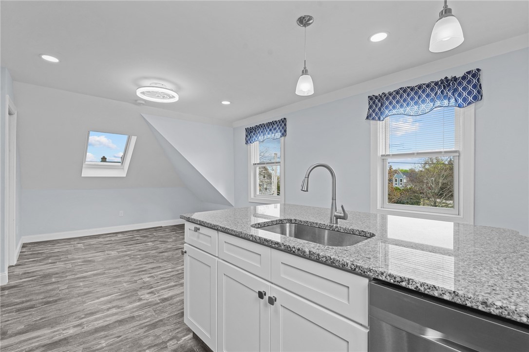 17 Selkirk Road, Unit 3 Cranston, RI 02905 - Photo 6 of 17