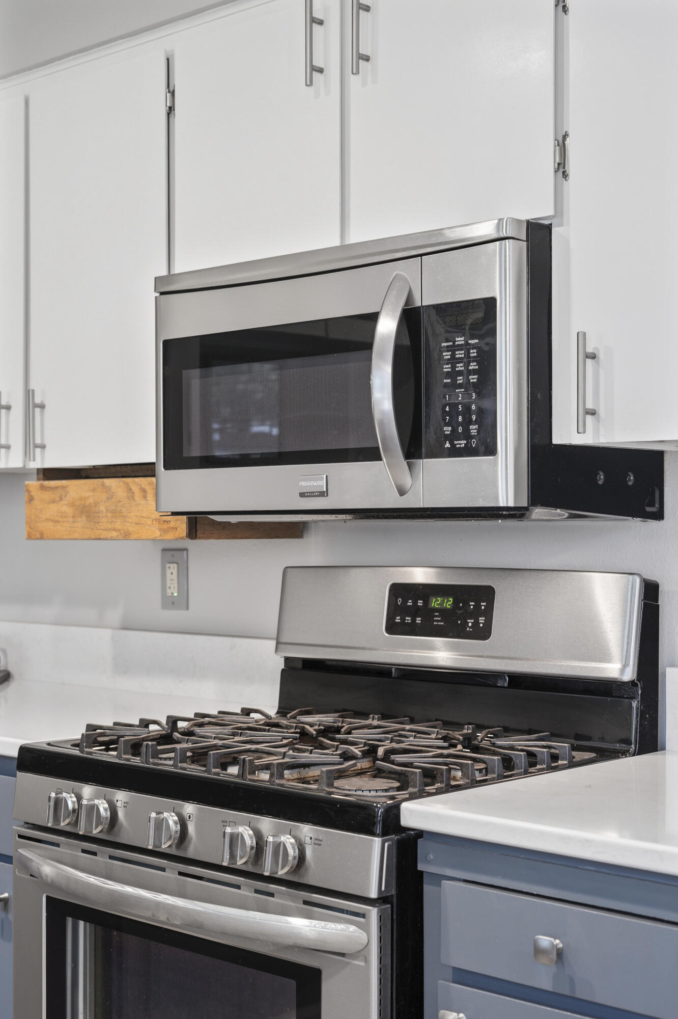 61908 Pettigrew Road Bend, OR 97702 - Photo 15 of 62 54-Kitchen
