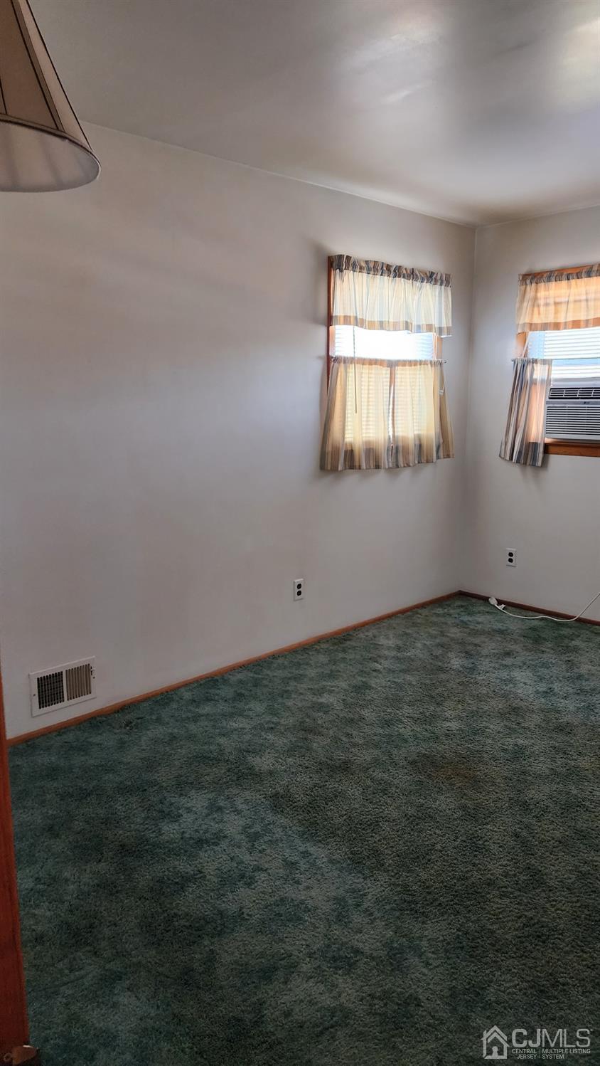 20 Middlesex Avenue Edison, NJ 08820 - Photo 6 of 28 a view of room and window