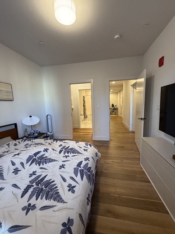 566 Columbus Avenue, Unit 211 Boston, MA 02118 - Photo 17 of 42 a bedroom with bed and window