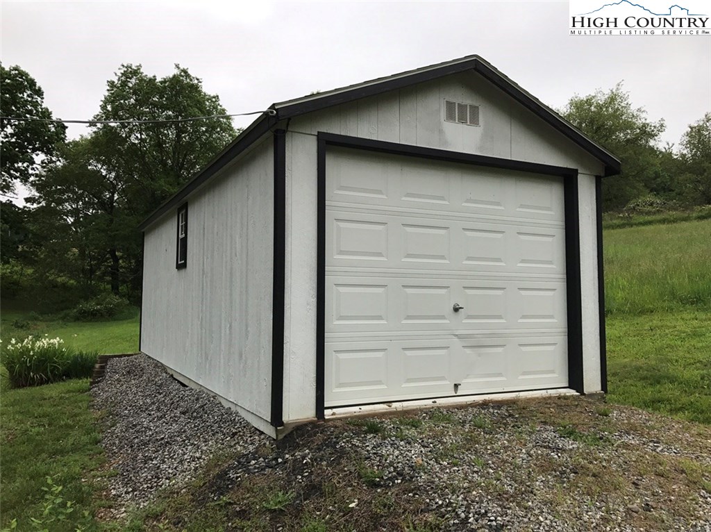 703 George McMillan Road Crumpler, NC 28617 - Photo 4 of 18 Gallery Image 4