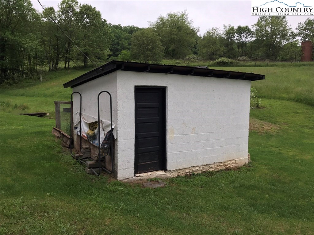 703 George McMillan Road Crumpler, NC 28617 - Photo 5 of 18 Gallery Image 5