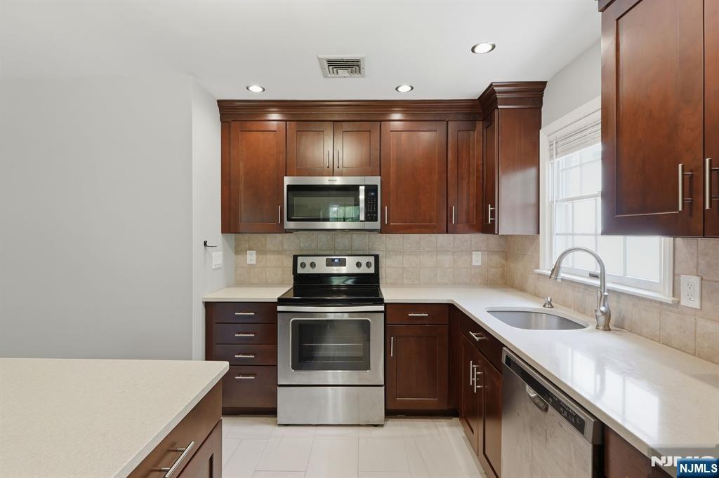 117B South Maple Avenue, Unit 1172 Park Ridge, NJ 07656 - Photo 6 of 21