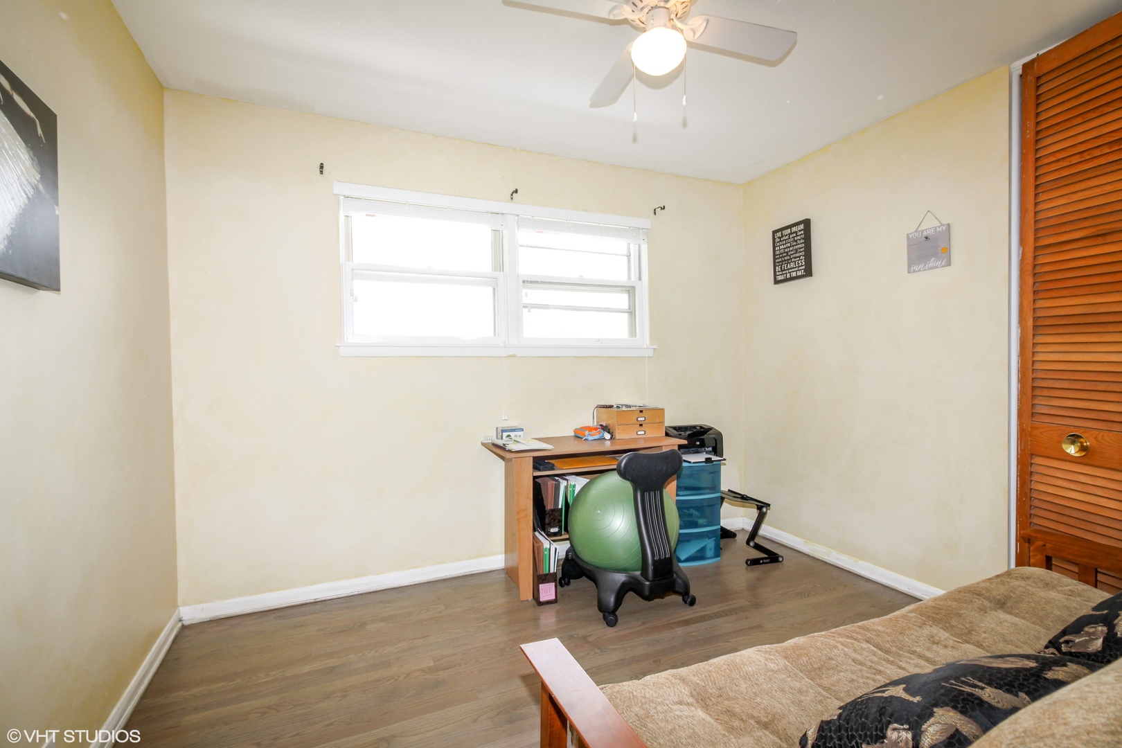 244 Glendale Road Glenview, IL 60025 - Photo 14 of 25 a workspace with furniture and a window