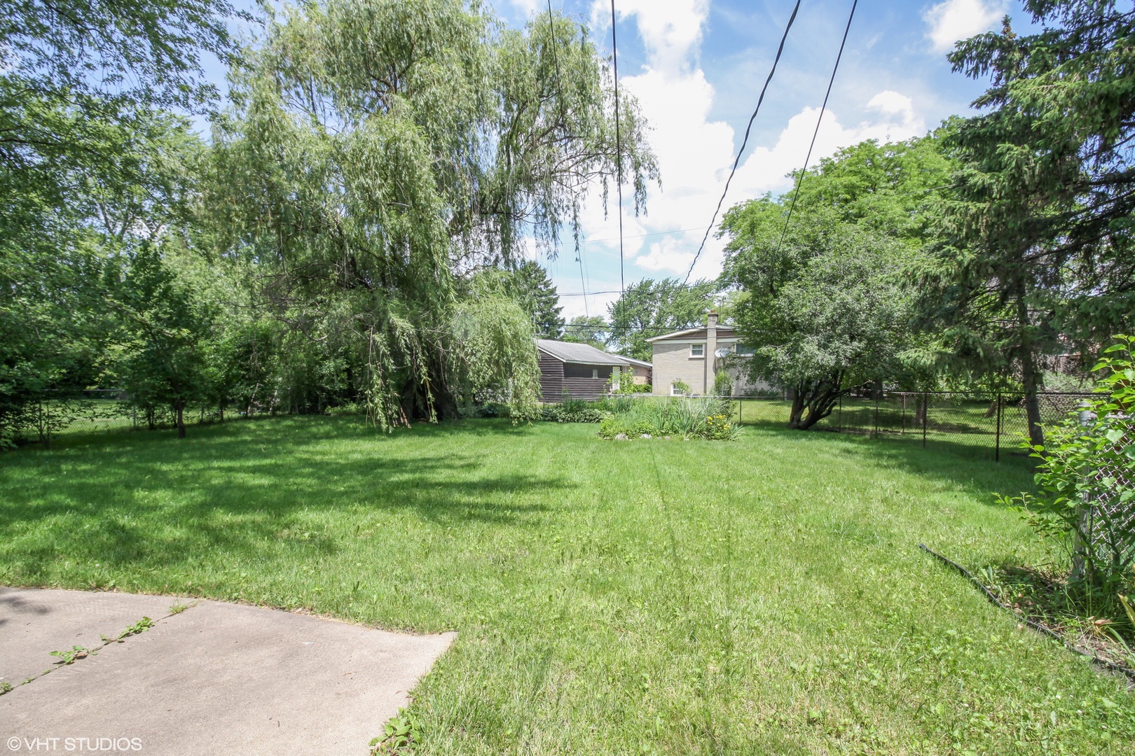 244 Glendale Road Glenview, IL 60025 - Photo 23 of 25 a view of a backyard with a garden