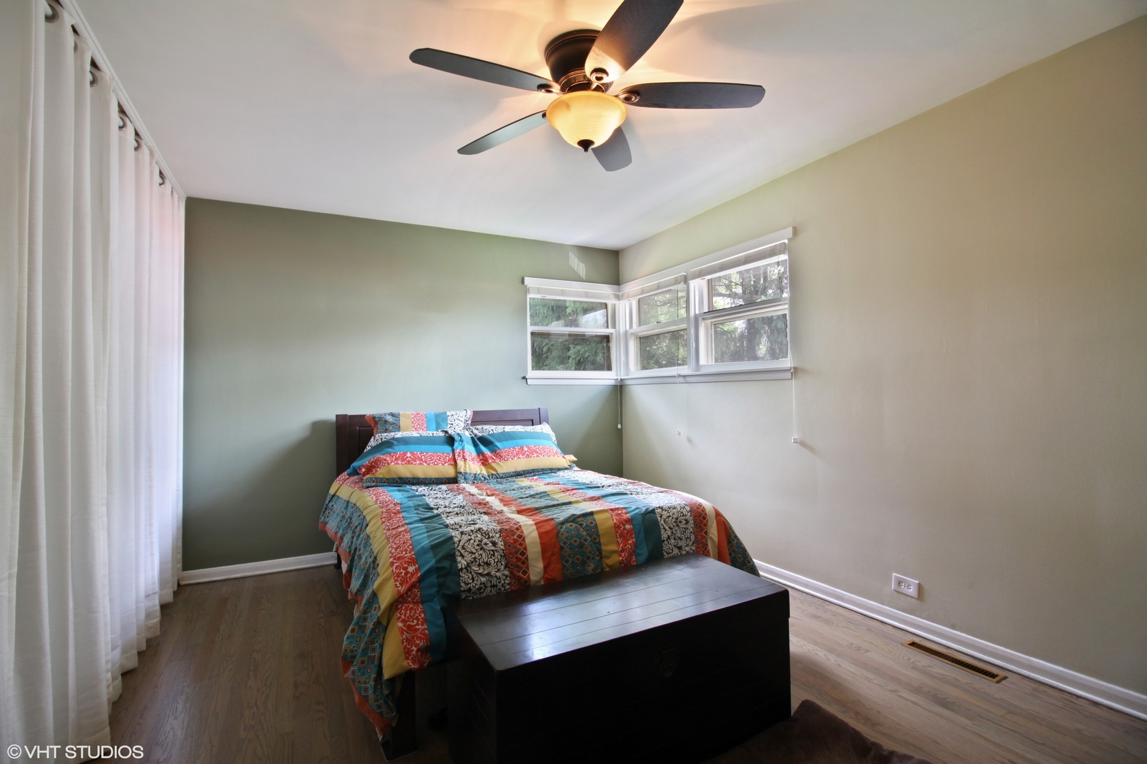 244 Glendale Road Glenview, IL 60025 - Photo 10 of 25 a bedroom with a bed and a chandelier fan