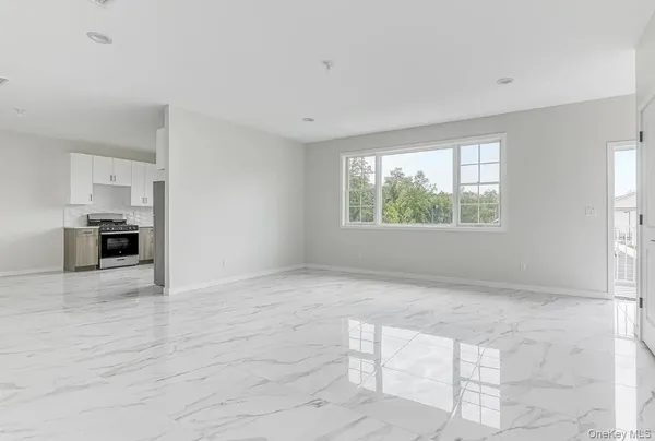 $3,200 | 127 Spring Street, Unit 202, Monroe, NY 10950