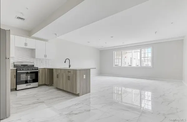 $3,200 | 127 Spring Street, Unit 202, Monroe, NY 10950