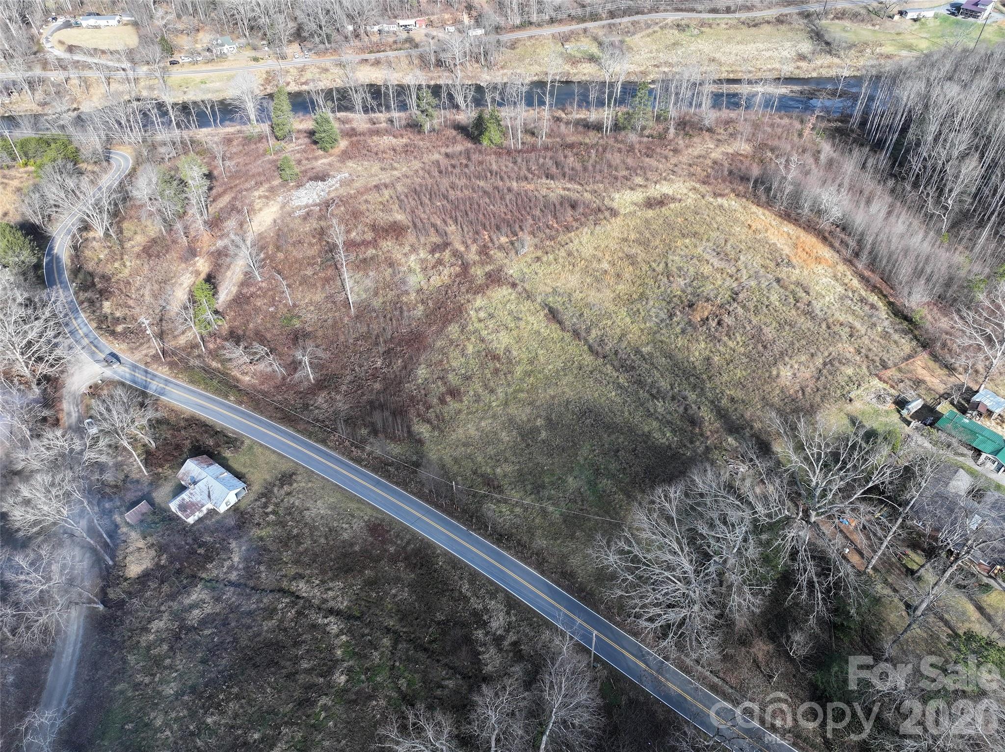 347 Richland Creek Road Clyde, NC 28721 - Photo 23 of 37 a view of roof with yard