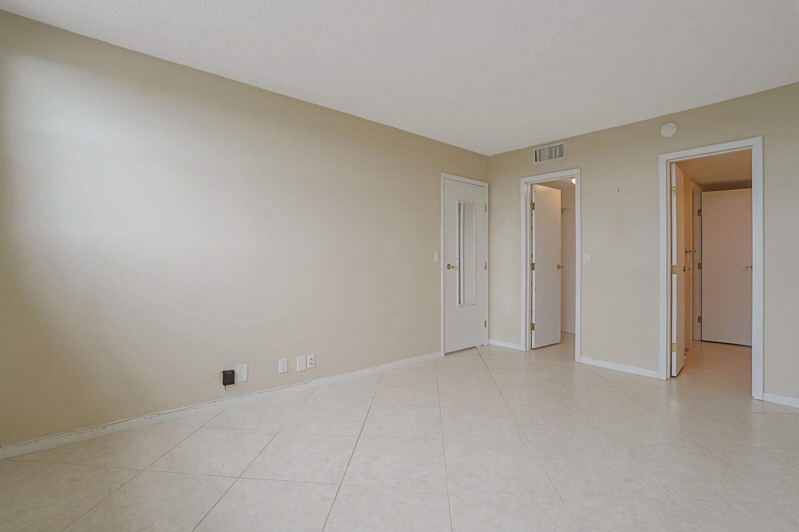 336 Golfview Road, Unit 1115 North Palm Beach, FL 33408 - Photo 23 of 40 Guest Bedroom