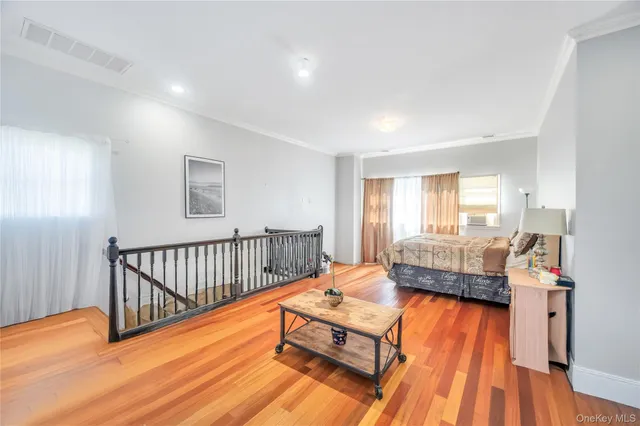 $798,000 | 6 Regal Lane, Levittown, NY 11756