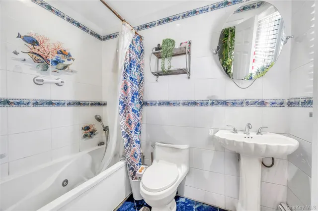 $798,000 | 6 Regal Lane, Levittown, NY 11756