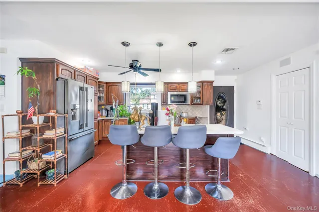 $798,000 | 6 Regal Lane, Levittown, NY 11756