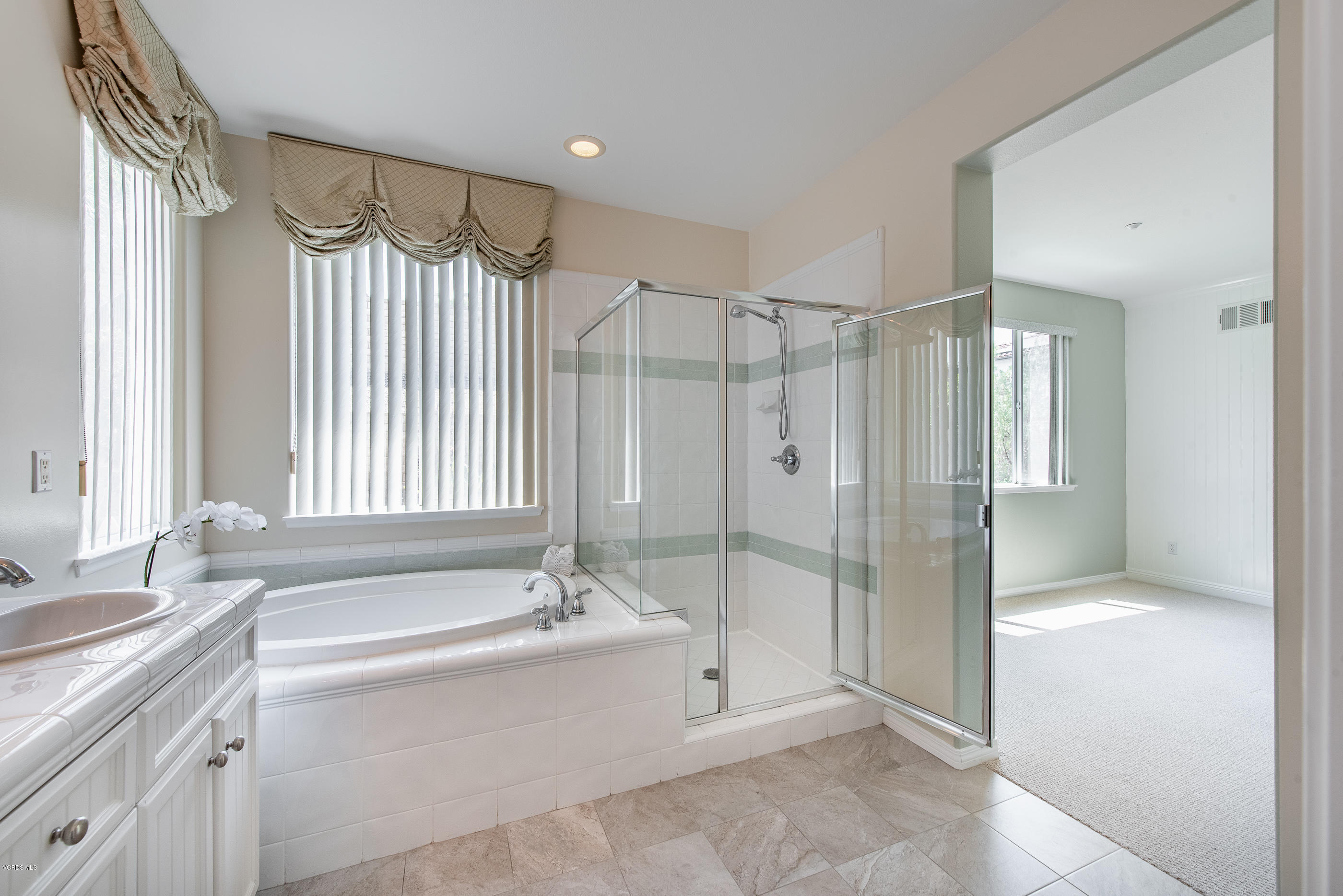 1553 Hidden Ranch Drive Simi Valley, CA 93063 - Photo 22 of 45 a bathroom with a tub sink shower and mirror