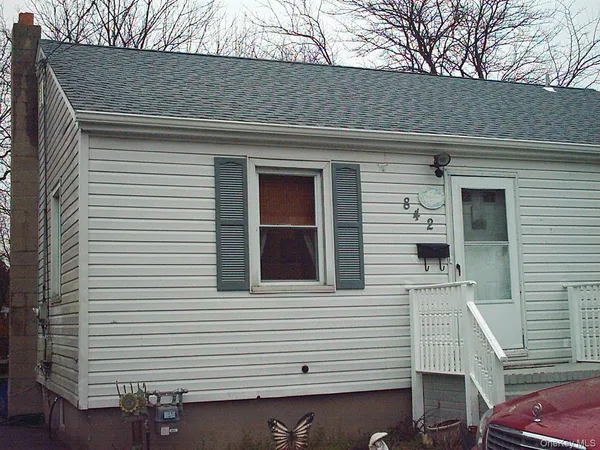 $3,750 | 842 North Wellwood Avenue, Lindenhurst, NY 11757