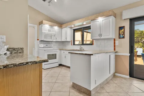 $615,000 | 107 Executive Circle, Boynton Beach, FL 33436