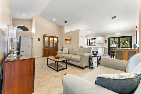 $615,000 | 107 Executive Circle, Boynton Beach, FL 33436