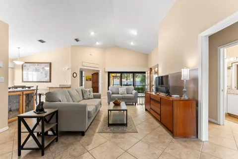 $615,000 | 107 Executive Circle, Boynton Beach, FL 33436