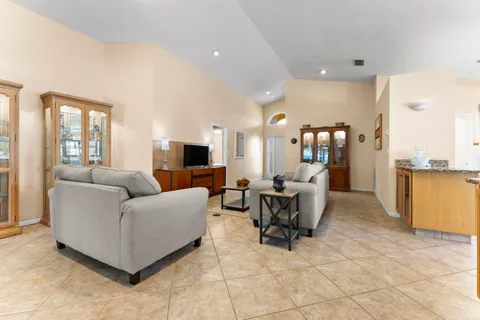 $615,000 | 107 Executive Circle, Boynton Beach, FL 33436