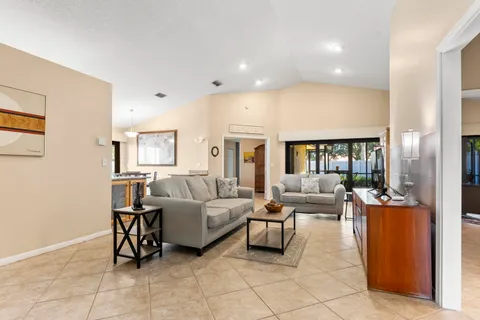 $615,000 | 107 Executive Circle, Boynton Beach, FL 33436