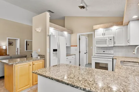 $615,000 | 107 Executive Circle, Boynton Beach, FL 33436