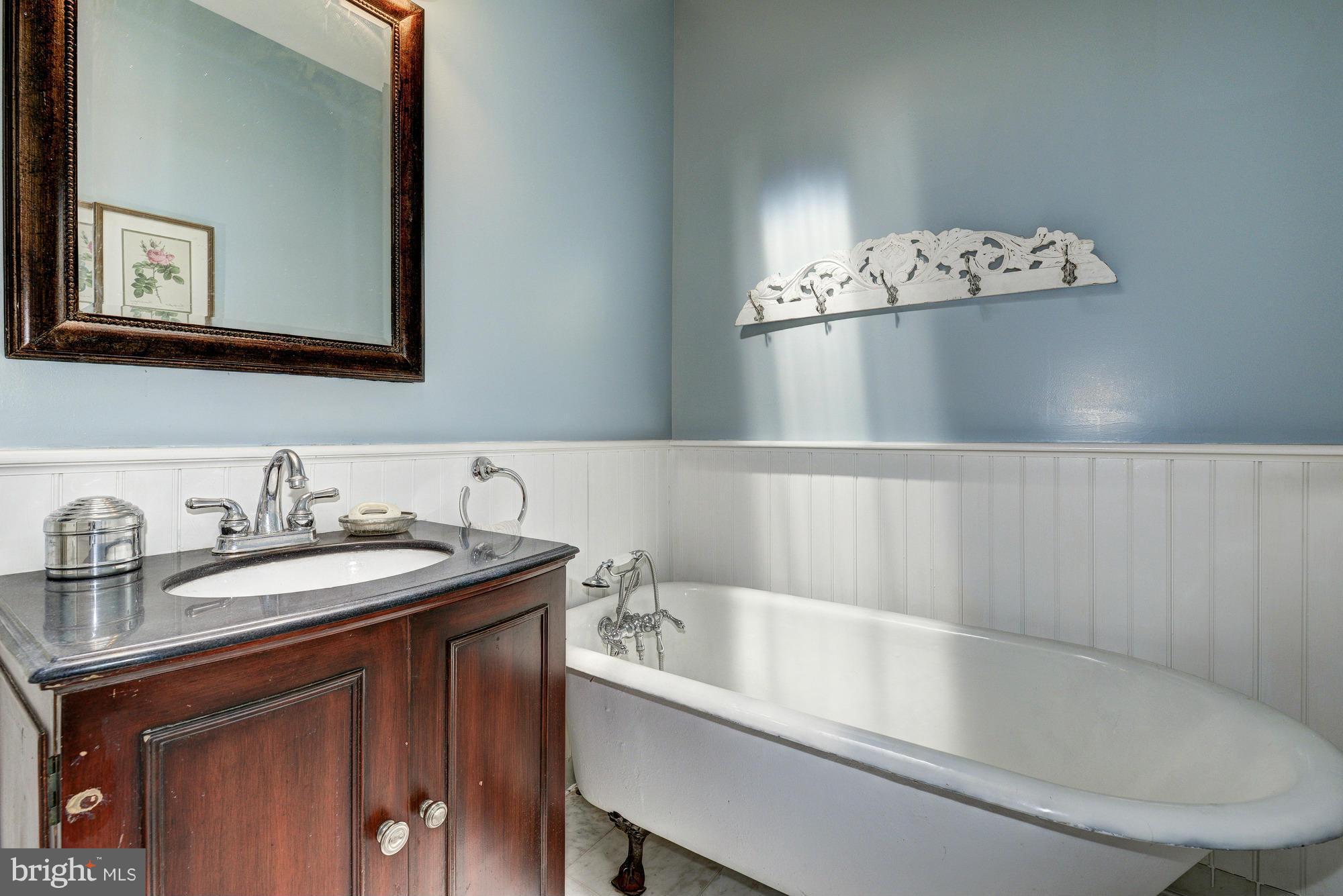 4713 Piney Branch Road Northwest Washington, DC 20011 - Photo 17 of 26 Bath