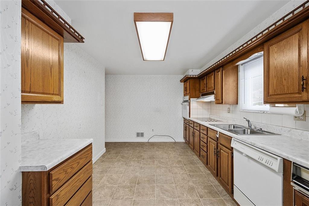 1006 Connor Road Pittsburgh, PA 15234 - Photo 9 of 25 Gallery Image 9