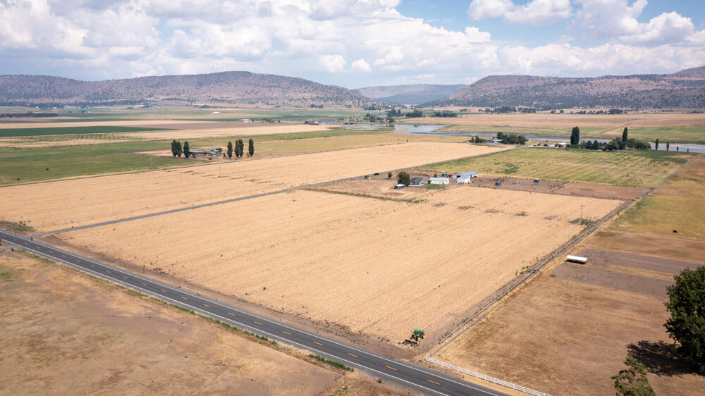 8757 Reeder Road Klamath Falls, OR 97603 - Photo 23 of 34 a view of an ocean with city view