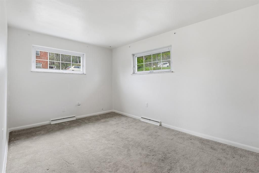 268 Plummer Avenue Pittsburgh, PA 15202 - Photo 23 of 50 an empty room with a window